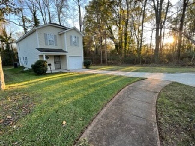 Building Photo - Single Family Home Available for Rent!