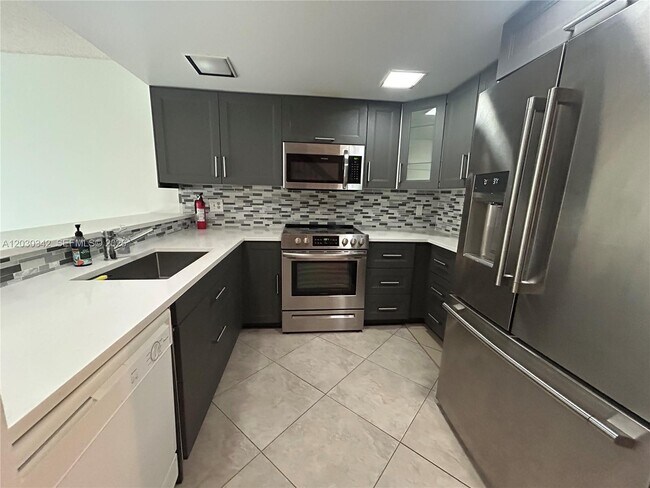 Foto del edificio - 4401 SW 70th Ter