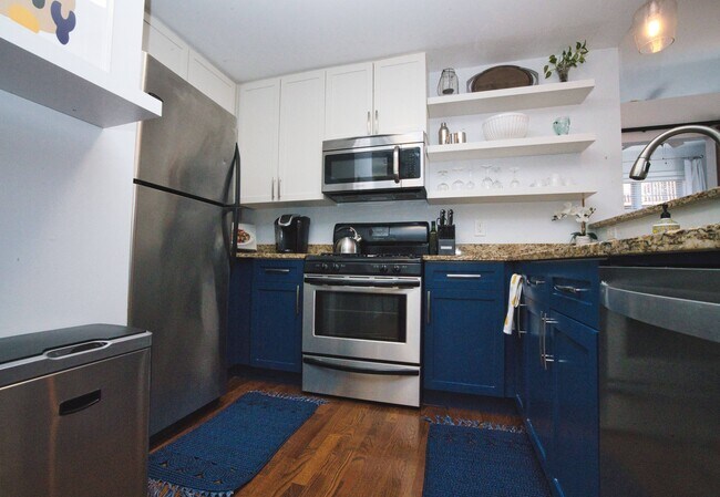 Building Photo - 680 Greenwood Ave NE