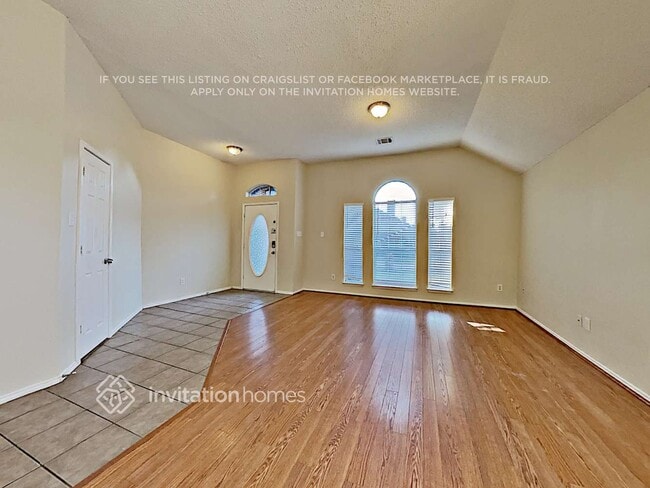 Building Photo - 1777 Meyerwood Ln S