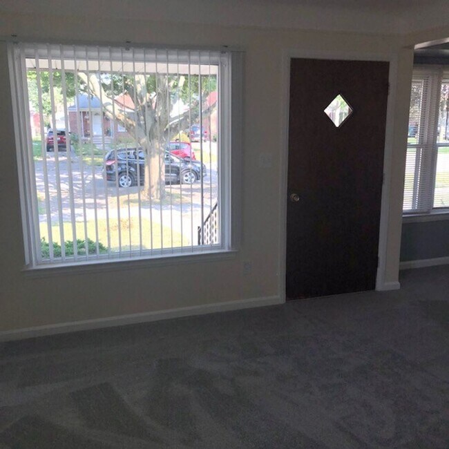 Foto del edificio - ADORABLE, 3 BED, 1 BATH SINGLE FAMILY HOME...