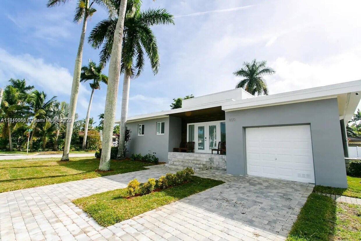 Foto principal - 800 Hollywood Blvd