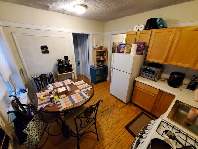 Building Photo - 6536 N Lakewood Ave