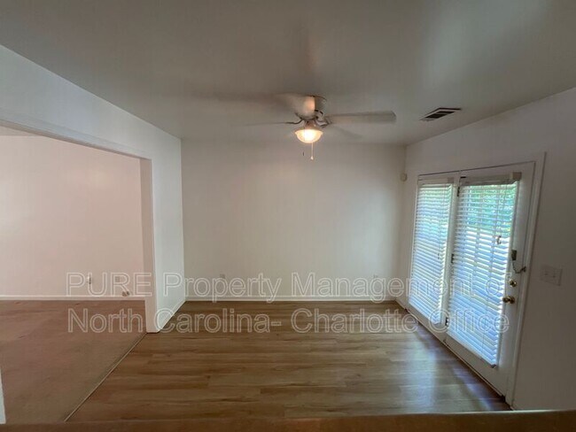 Foto del edificio - 5408 Henderson Oaks Dr