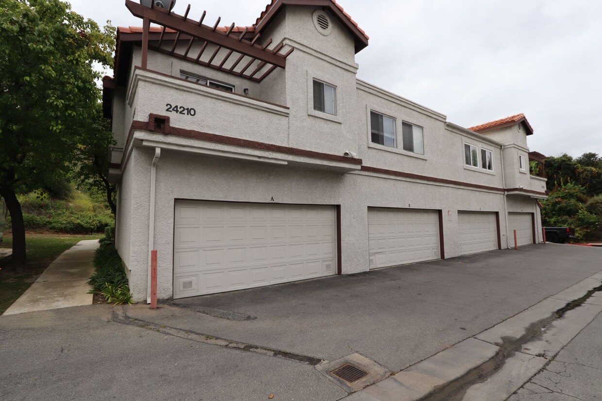 Primary Photo - 2 bed/2 bath Diamond Bar Townhouse