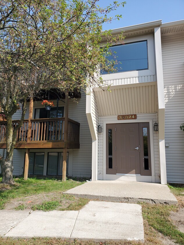 30074 W 12 Mile Rd Unit 119, Farmington Hills, MI 48334 Condo for