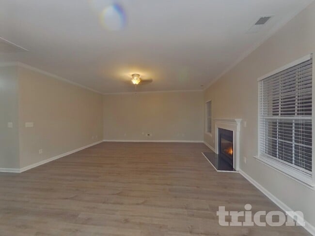 Building Photo - 215 Harrowfield Heights