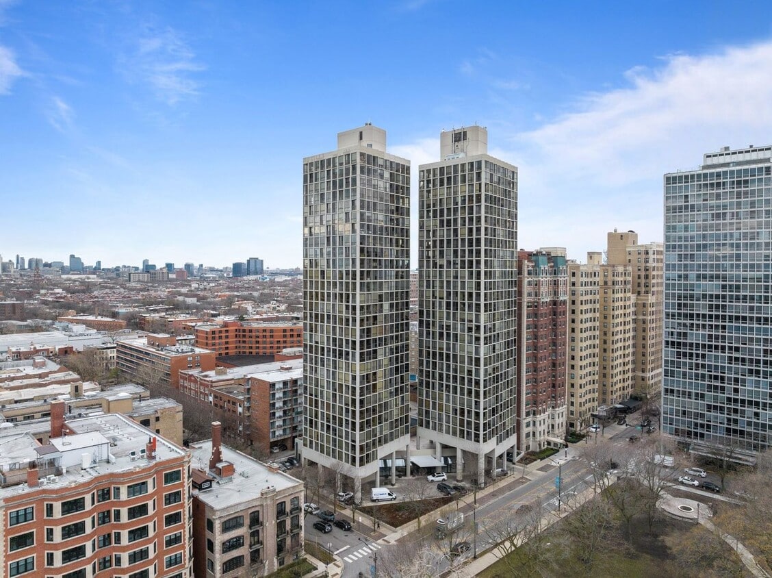 Primary Photo - 345 W Fullerton Pkwy
