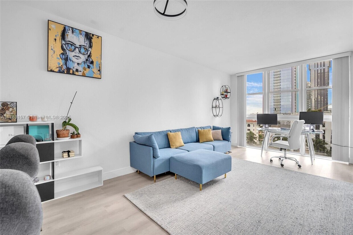 Foto principal - 500 NE 29th St
