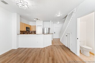 Building Photo - 4964 SE Mariner Garden Cir