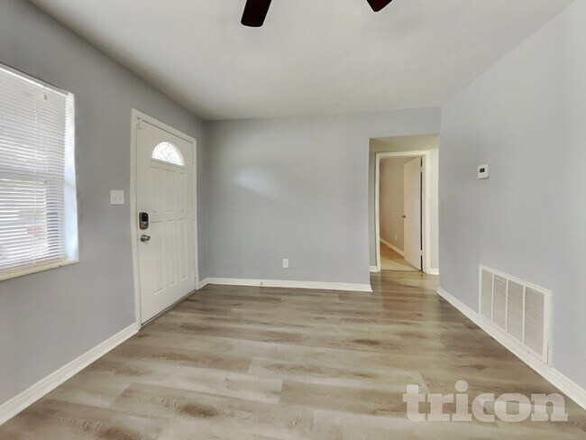 Foto del edificio - 3144 32nd Ave N