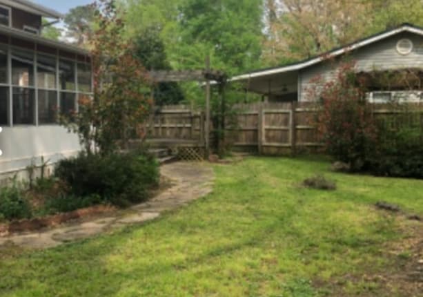Building Photo - 2039 S Ridge Rd
