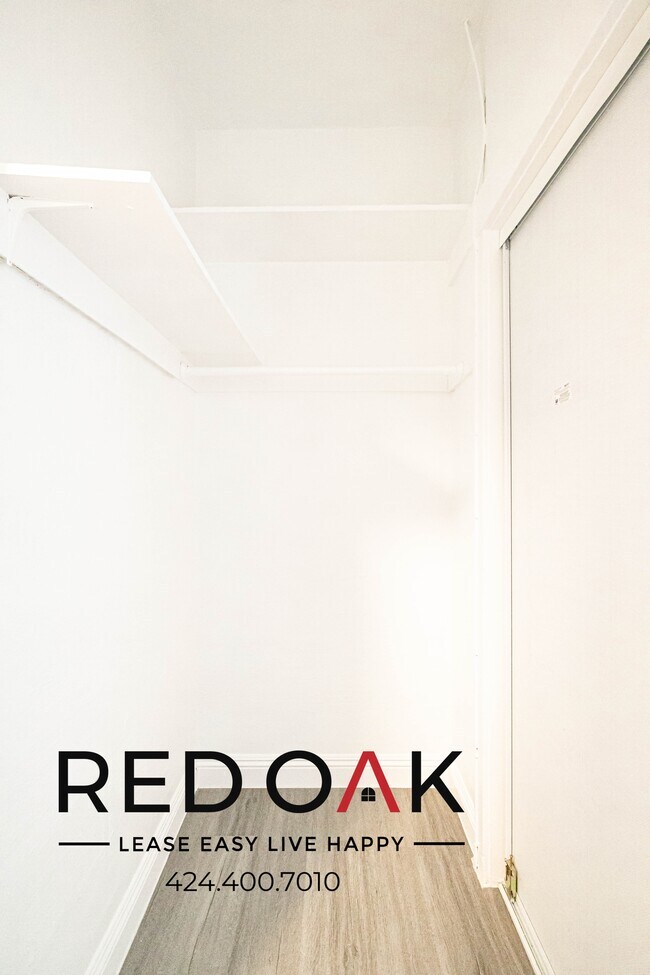 Building Photo - Bright And Spacious Remodeled Studio With ...