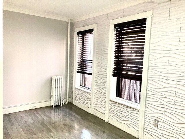 Foto del edificio - 7465 64th Ln