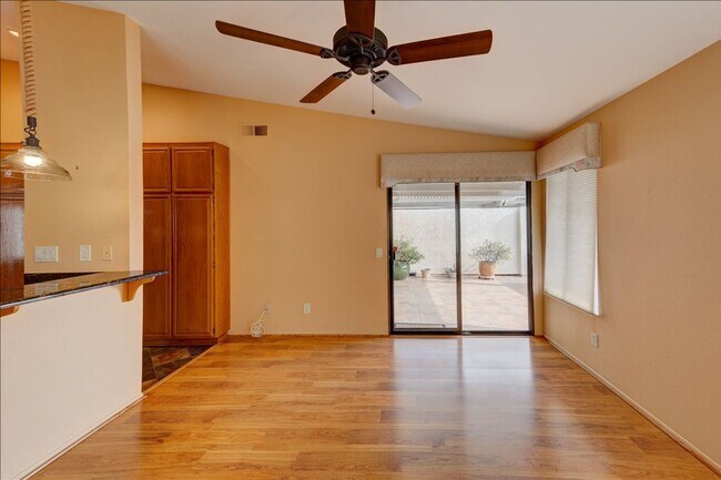 Foto del edificio - 12737 Via Nasca