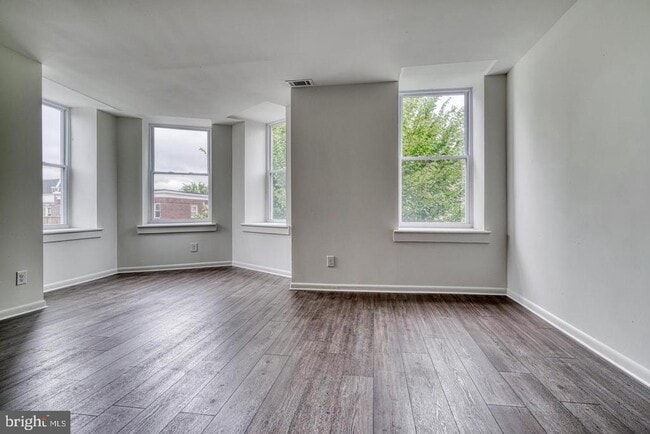 Building Photo - 2324 Callow Ave
