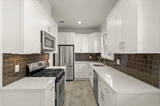 Foto del edificio - 762 - 766 Hamilton Ave.