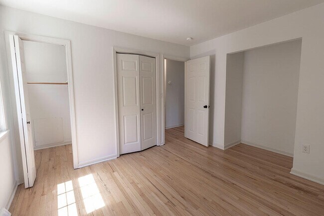 Foto del edificio - 100 W Leslie Ln