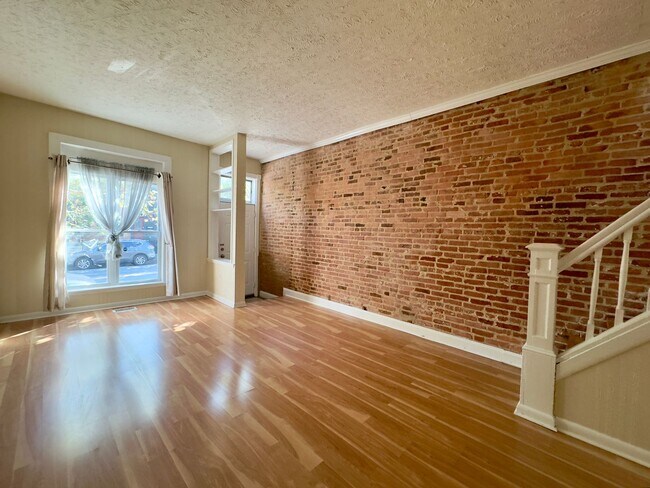 Photo - Bright and Airy 2 Bedroom Townhome in Patt...