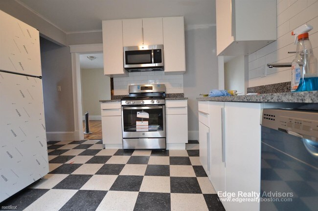 Building Photo - 3 br, 1 bath  - 160 Waverley Ave