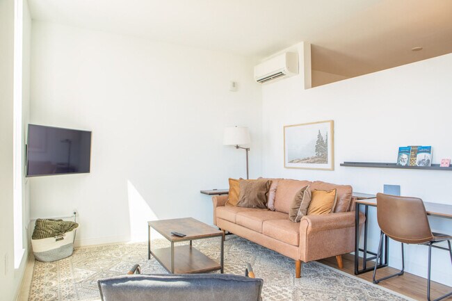 Foto del edificio - 1237 N Van Buren St