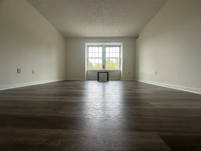 Building Photo - 301 Palmspring Dr