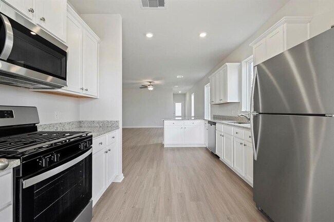 Building Photo - 1031 Rosewood Trl