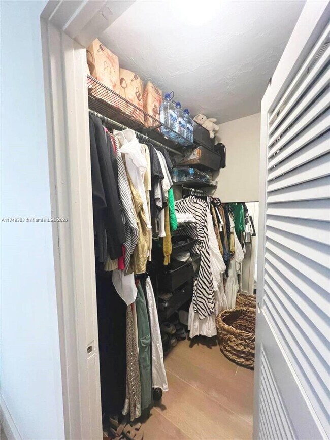 Foto del edificio - 10185 Collins Ave