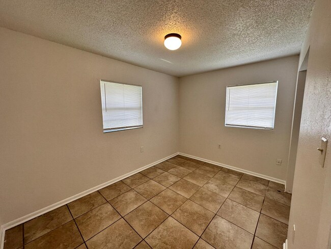Building Photo - 5170 Lanette St