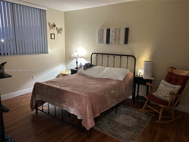 Foto del edificio - 8251 NW 8th St