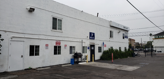Foto del edificio - 4077 W Pico Blvd