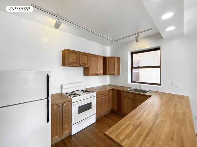 Building Photo - 503 W 148th St