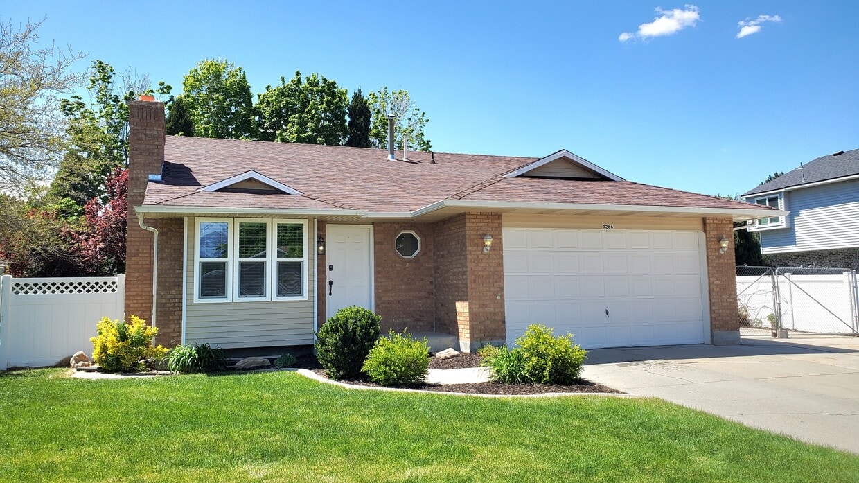 Primary Photo - 9266 S Edenbrook Way