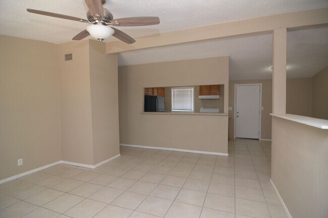 Foto del edificio - Spacious 2 Bedroom 1 Bath Duplex! Central ...