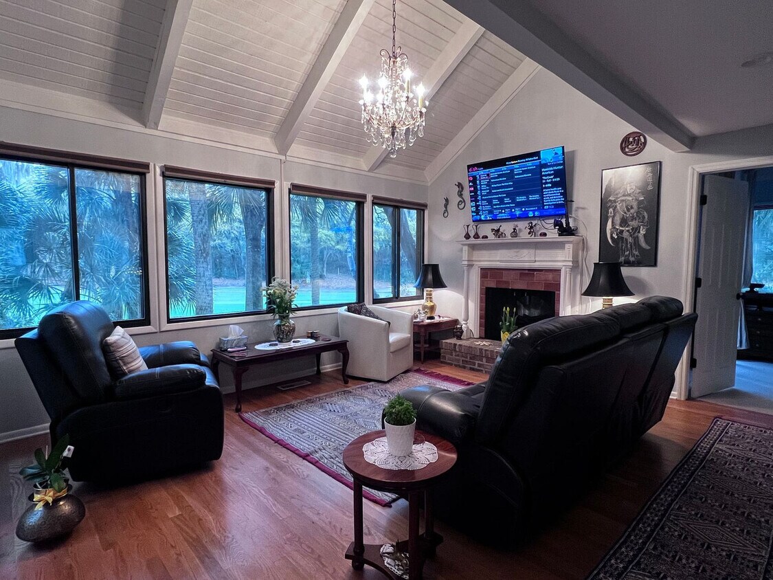 Primary Photo - 1701 Longbend Dr