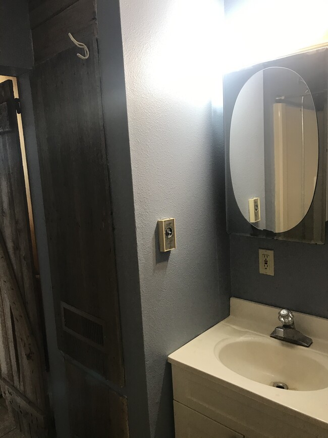 Bathroom - 1210 Ellis Ave