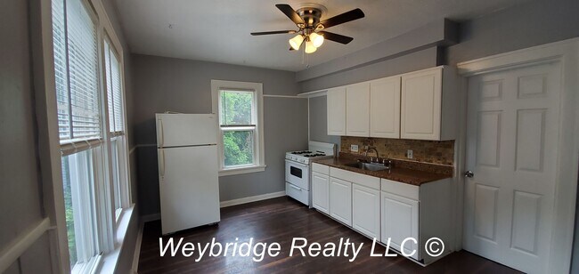 Foto del edificio - Spacious 3+ Bedroom Home in East Price Hill – Finished Basement & Large Backyard!