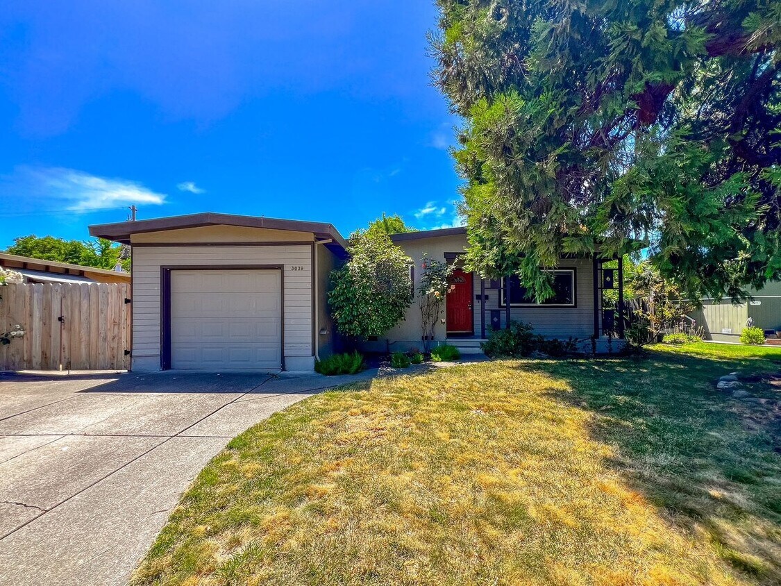 Foto principal - Charming 3-Bedroom Home in Napa’s Sought-A...