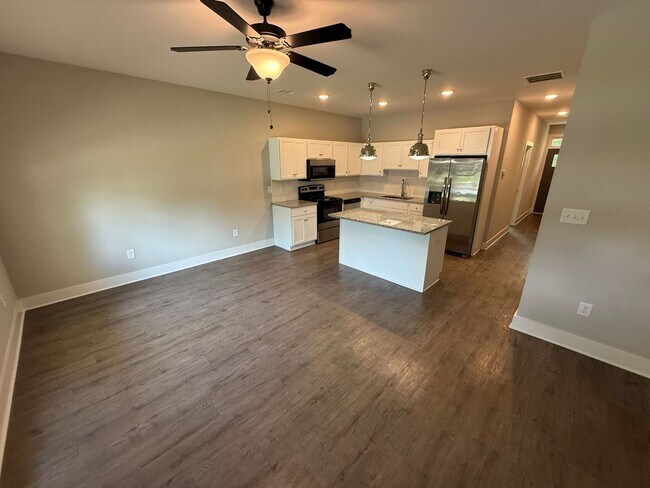Foto del edificio - NEWLY CONSTRUCTED HOME PRE-LEASING FOR AUG...