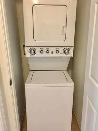 Washer/Dryer - 2360 Paseo De Laura