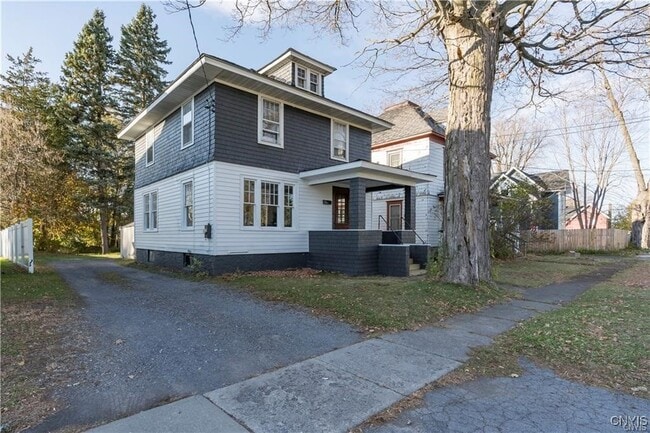 Foto del edificio - 213 N Pleasant St