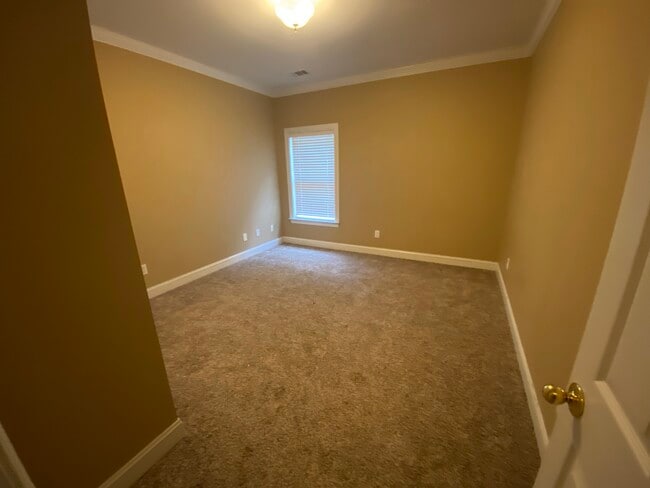 Foto del edificio - 245 Fairview Cir