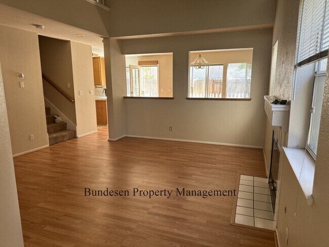 Foto del edificio - 913 Radcliff Dr