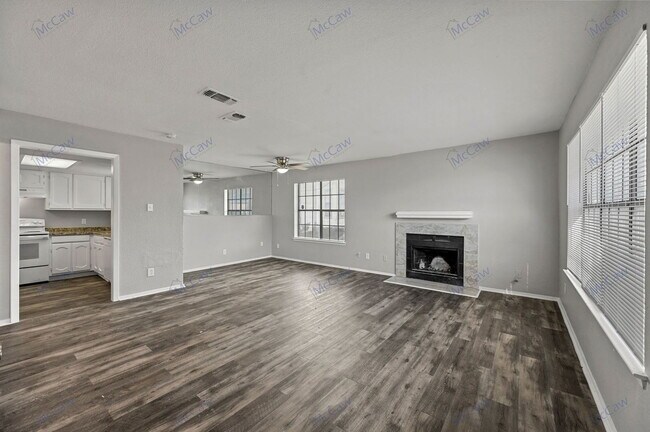 Foto del edificio - 600 Starlinda Ct