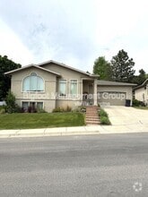 Building Photo - 24 Reeders Village Dr