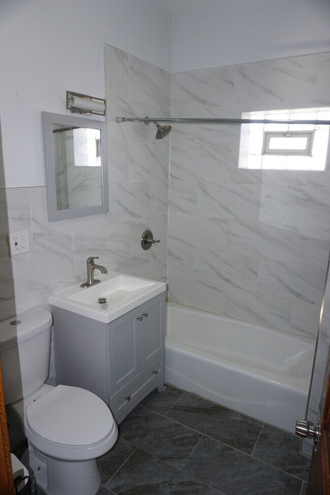 Foto del edificio - 5026 S Western Ave