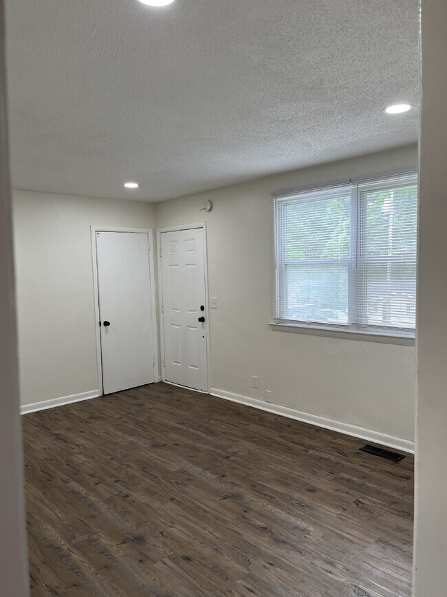 Foto del edificio - "Charming 3-Bed Home on Cherry Tree Drive ...