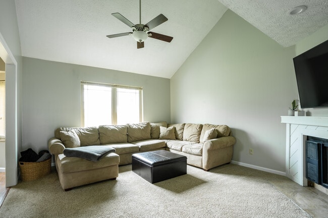 Vaulted Ceilings - 67 Groton Dr