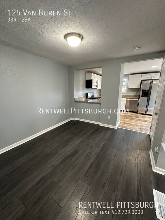 Building Photo - 3 Bedroom Home in