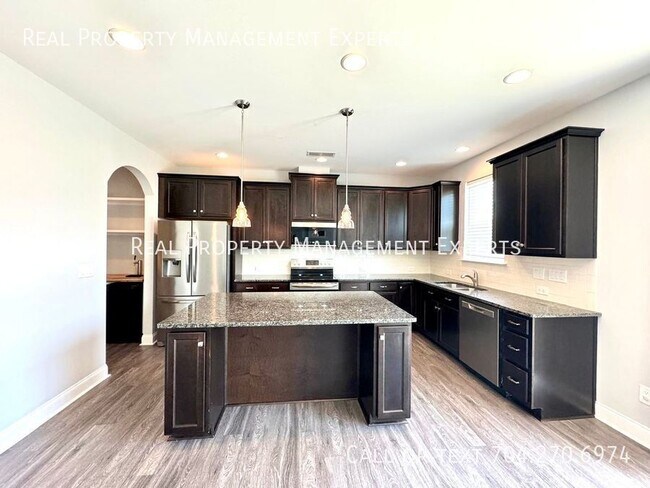 Foto del edificio - 112 Cramerton Mills Pkwy